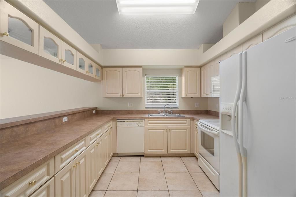 For Rent: $2,600 (3 beds, 2 baths, 1595 Square Feet)