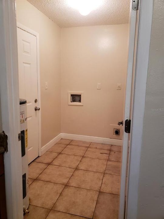 For Rent: $1,100 (2 beds, 2 baths, 1000 Square Feet)