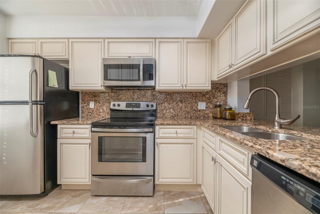 Granite counter tops and backsplash. Enjoy your morning coffee at the breakfast bar.