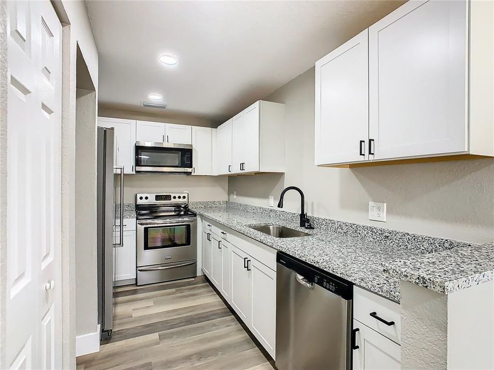 For Sale: $219,900 (3 beds, 2 baths, 980 Square Feet)