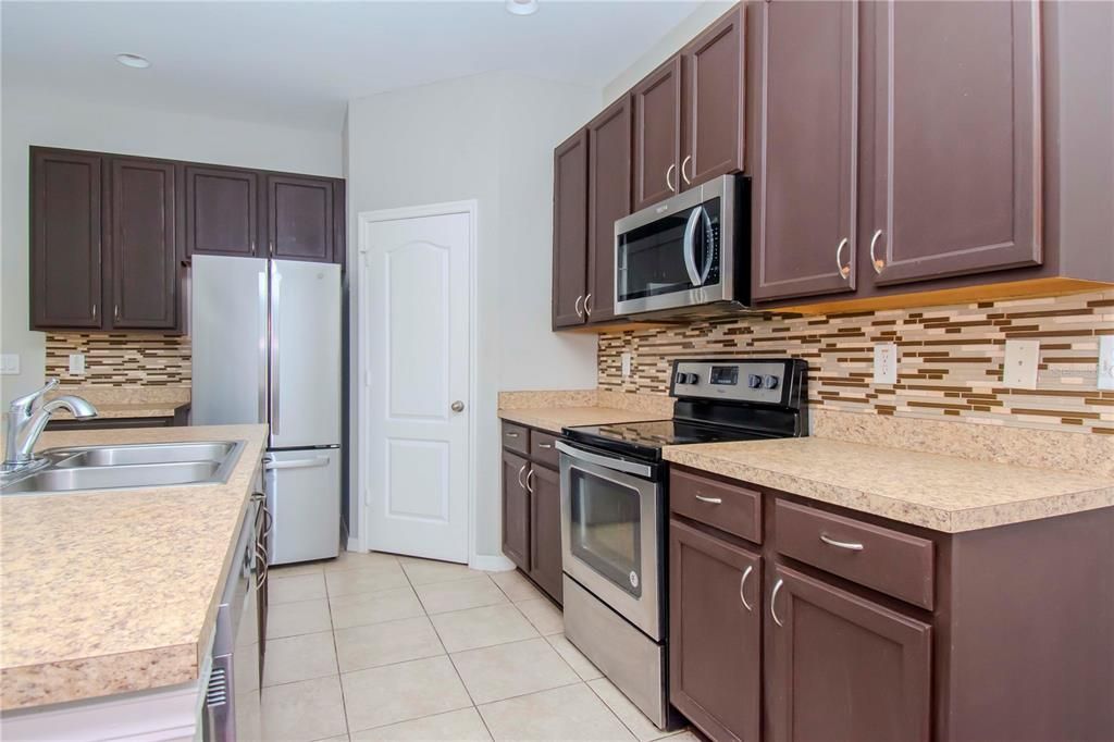 For Sale: $339,900 (3 beds, 2 baths, 1880 Square Feet)