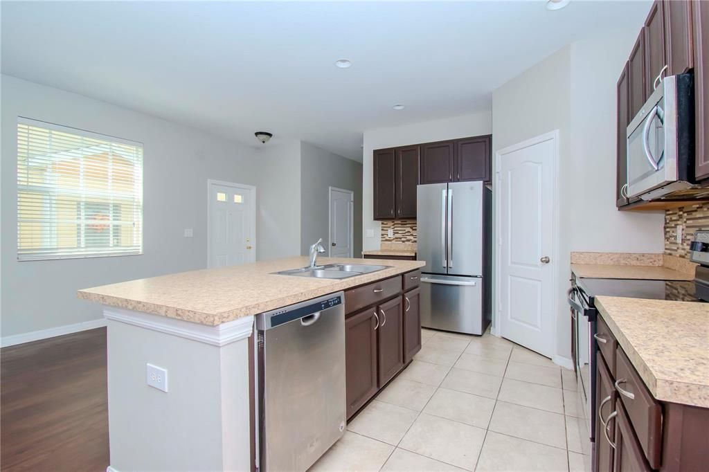 For Sale: $339,900 (3 beds, 2 baths, 1880 Square Feet)