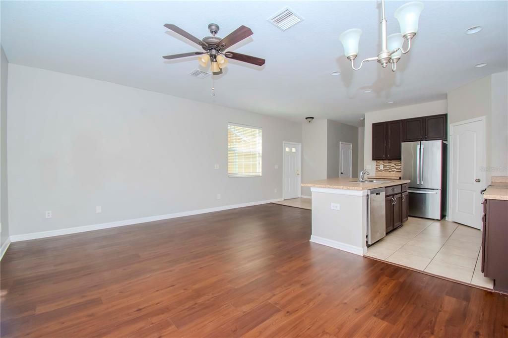 For Sale: $339,900 (3 beds, 2 baths, 1880 Square Feet)