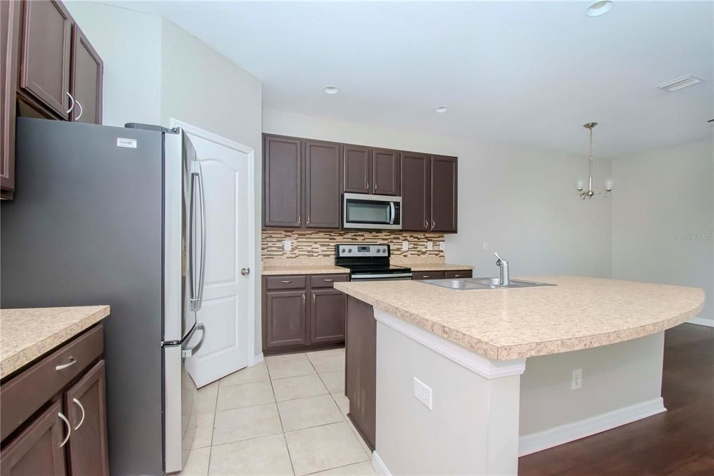 For Sale: $339,900 (3 beds, 2 baths, 1880 Square Feet)