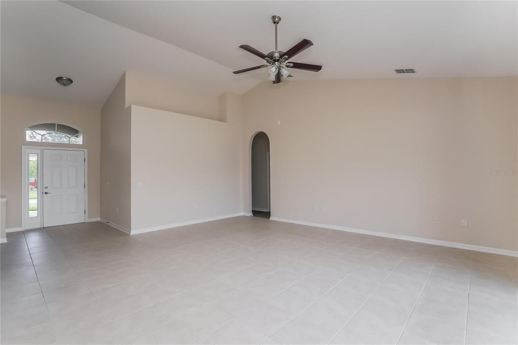 For Rent: $2,435 (4 beds, 2 baths, 2261 Square Feet)