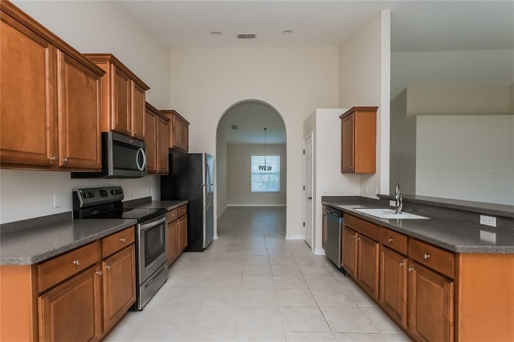 For Rent: $2,435 (4 beds, 2 baths, 2261 Square Feet)