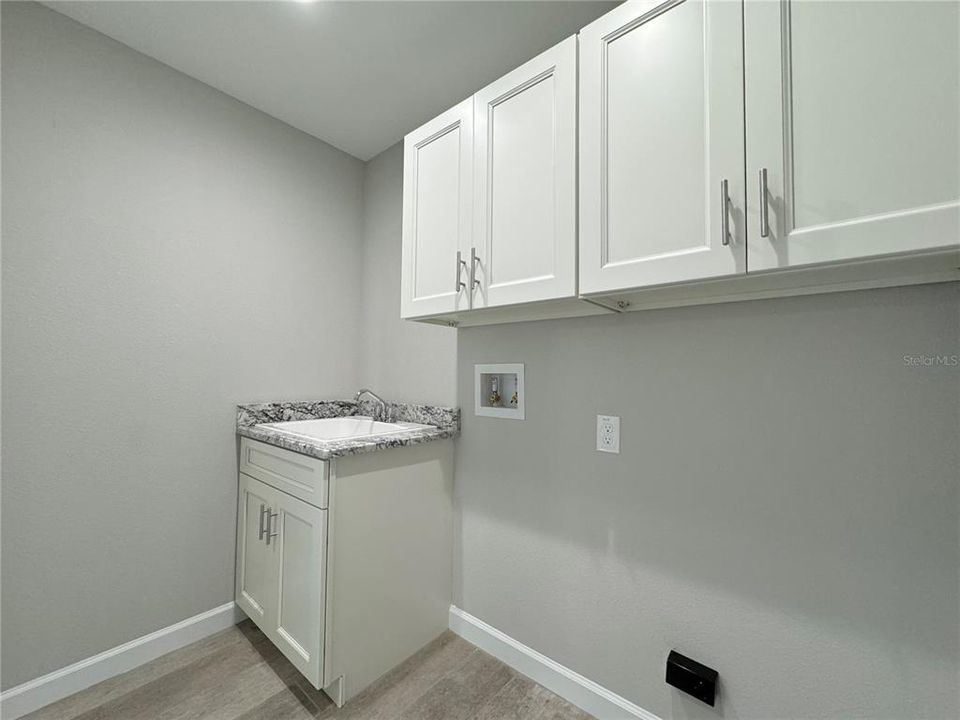 For Sale: $475,000 (3 beds, 2 baths, 2055 Square Feet)