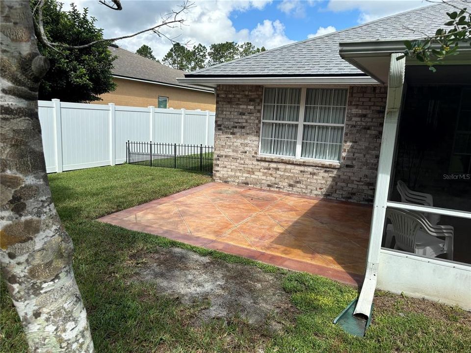 For Sale: $369,000 (4 beds, 2 baths, 1749 Square Feet)