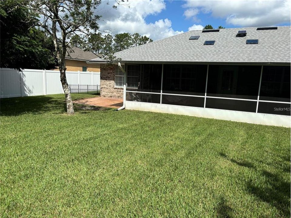 For Sale: $369,000 (4 beds, 2 baths, 1749 Square Feet)