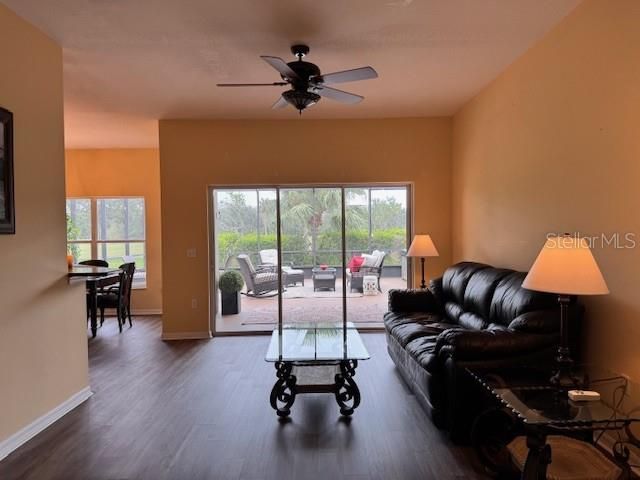 For Sale: $349,900 (2 beds, 2 baths, 1467 Square Feet)