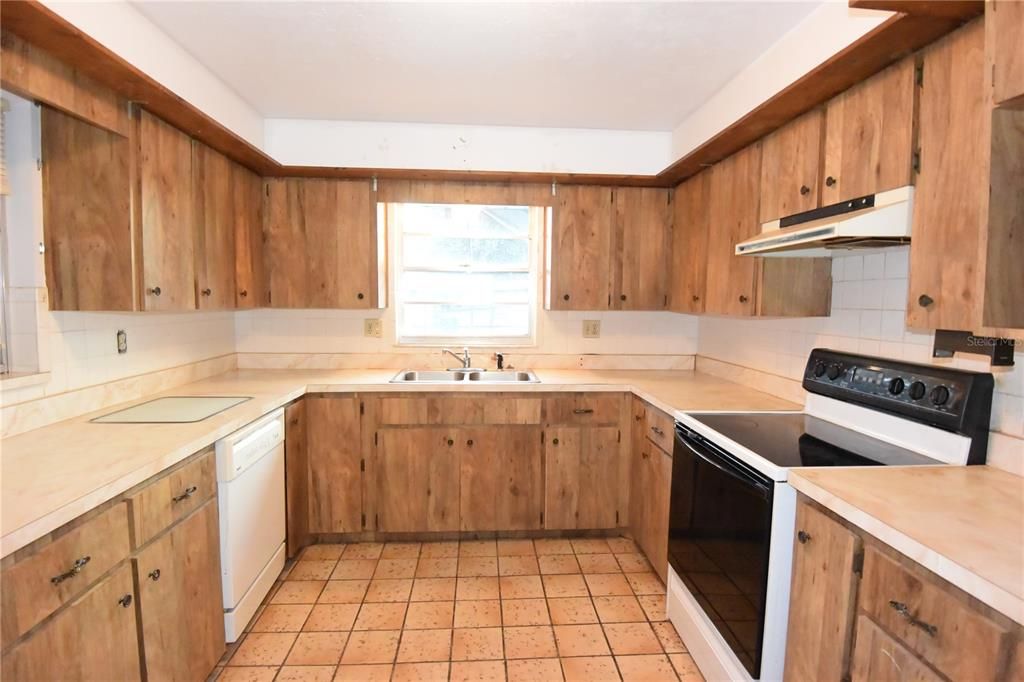 For Sale: $219,900 (2 beds, 2 baths, 2734 Square Feet)