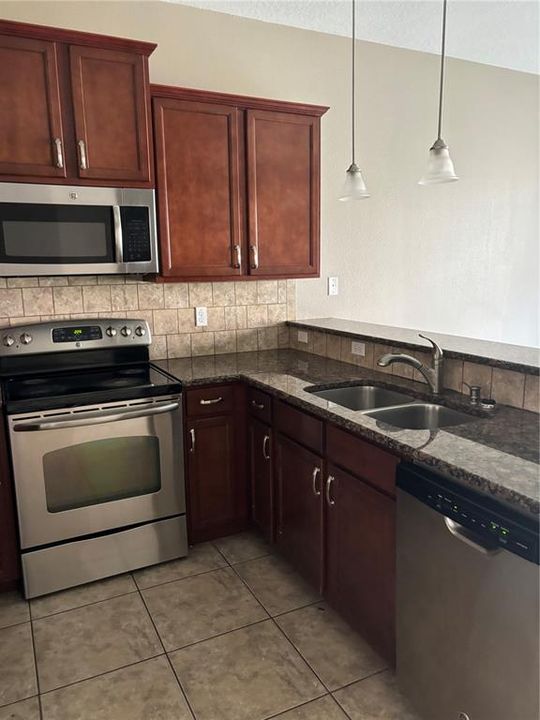 For Rent: $1,895 (3 beds, 2 baths, 1496 Square Feet)