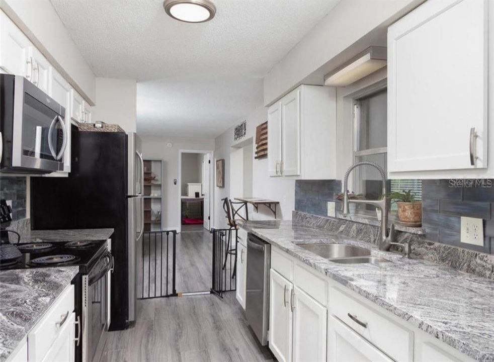 For Sale: $265,000 (2 beds, 2 baths, 1398 Square Feet)