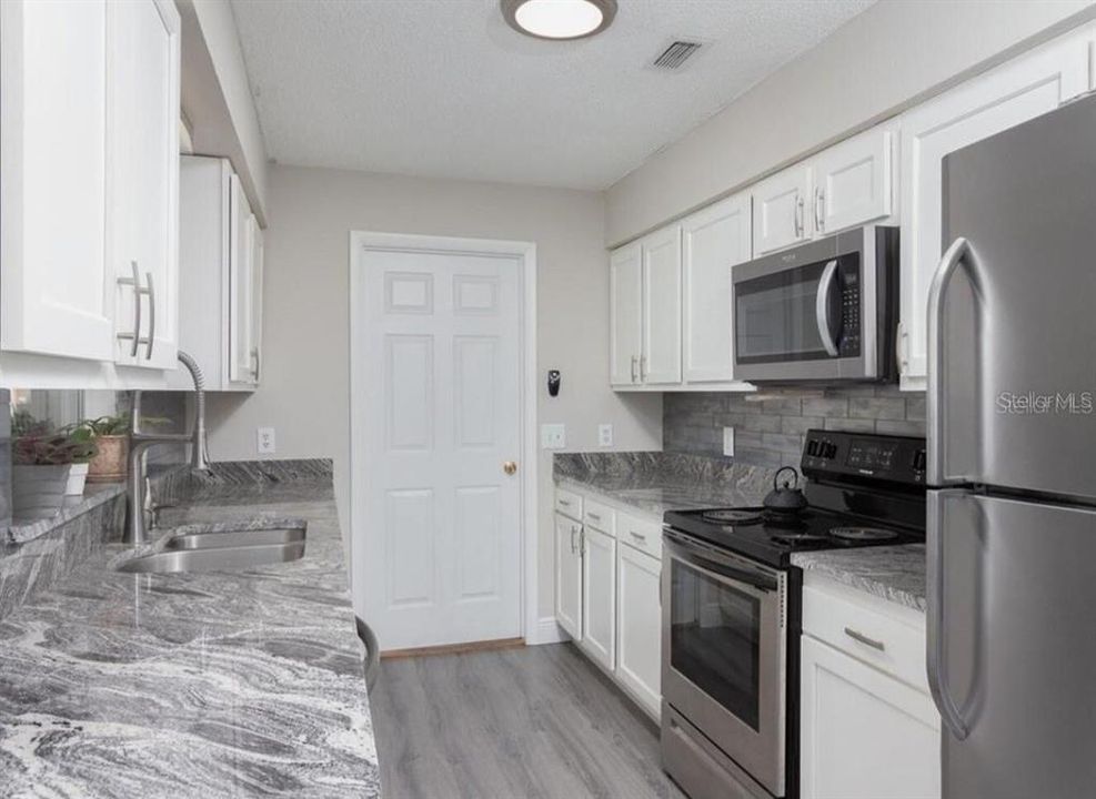 For Sale: $265,000 (2 beds, 2 baths, 1398 Square Feet)