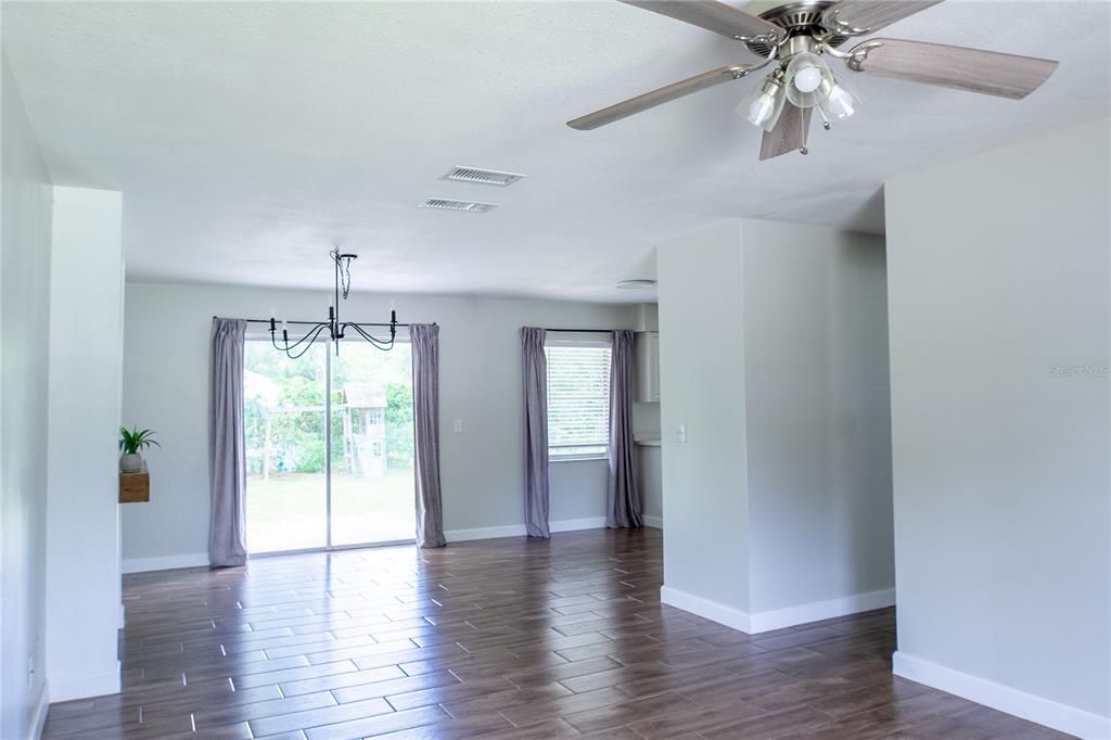 For Sale: $239,900 (3 beds, 2 baths, 1215 Square Feet)