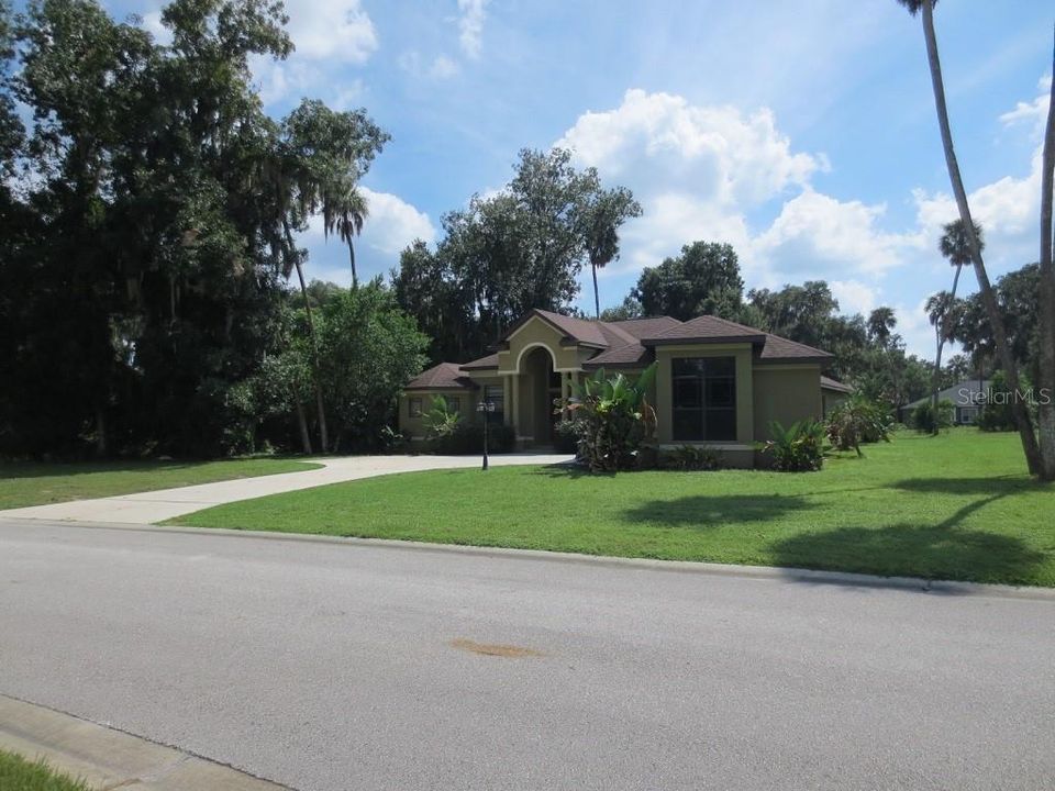 For Rent: $2,995 (4 beds, 3 baths, 3508 Square Feet)