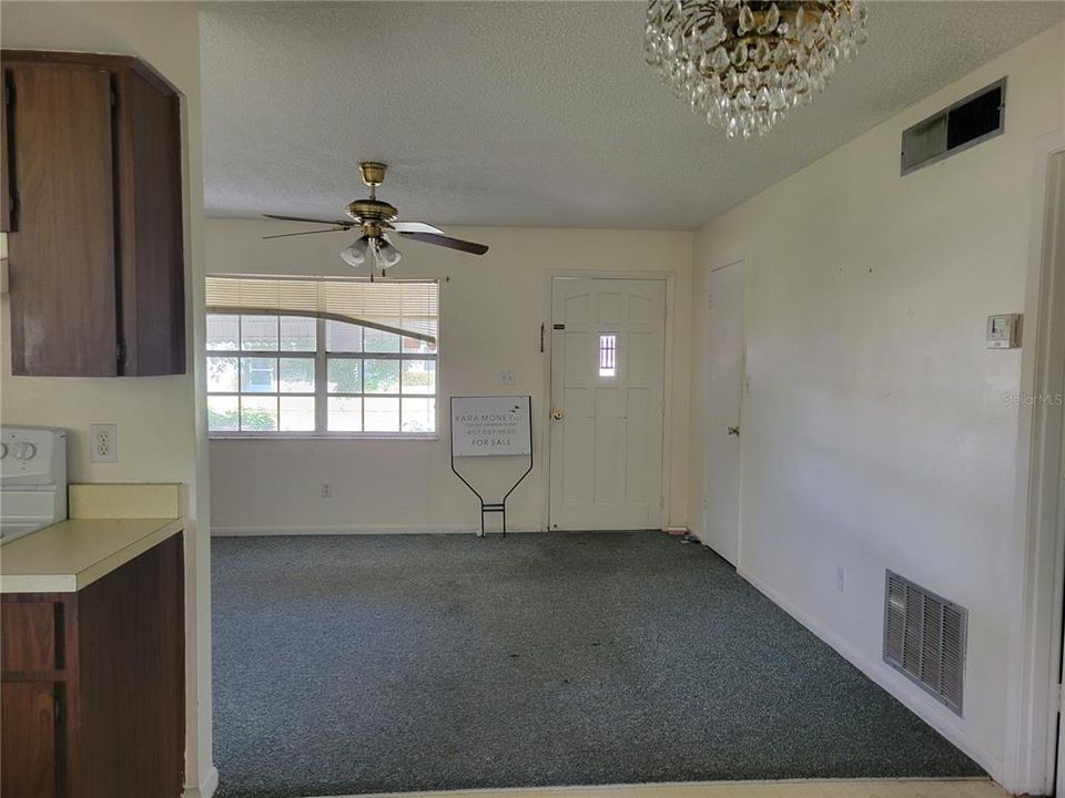 For Sale: $219,000 (2 beds, 1 baths, 778 Square Feet)