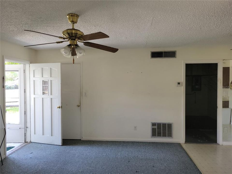 For Sale: $219,000 (2 beds, 1 baths, 778 Square Feet)