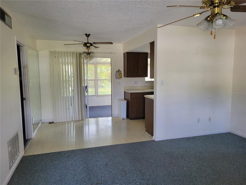 For Sale: $219,000 (2 beds, 1 baths, 778 Square Feet)