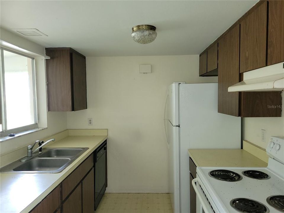 For Sale: $219,000 (2 beds, 1 baths, 778 Square Feet)