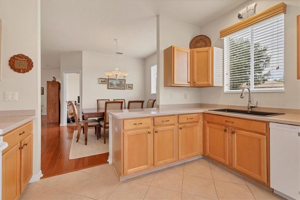 For Sale: $389,900 (2 beds, 2 baths, 1551 Square Feet)