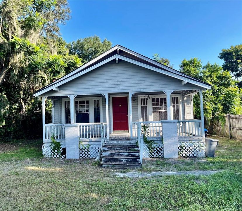 Active With Contract: $220,000 (2 beds, 1 baths, 975 Square Feet)