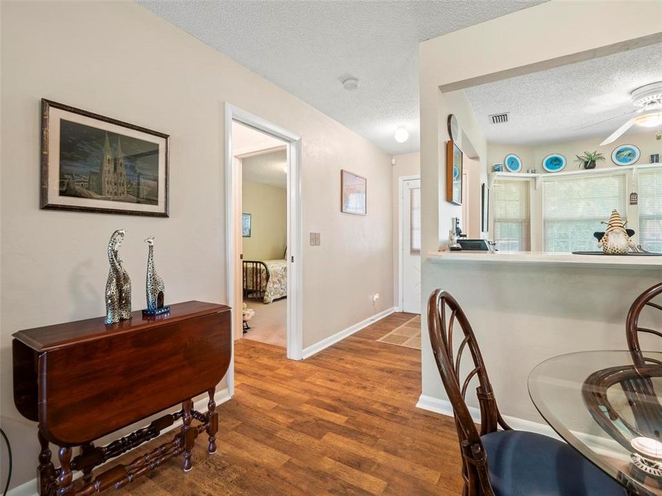 For Sale: $214,900 (2 beds, 2 baths, 1021 Square Feet)