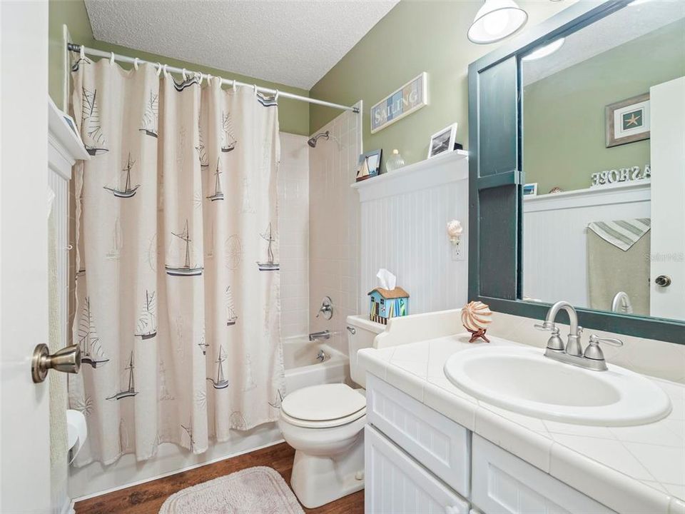 For Sale: $214,900 (2 beds, 2 baths, 1021 Square Feet)