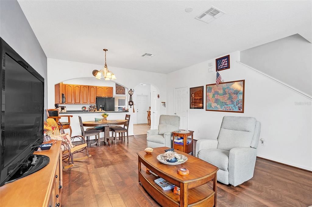 For Sale: $299,800 (2 beds, 2 baths, 1344 Square Feet)