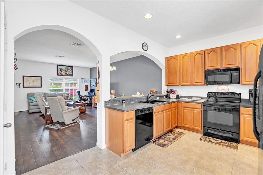 For Sale: $299,800 (2 beds, 2 baths, 1344 Square Feet)