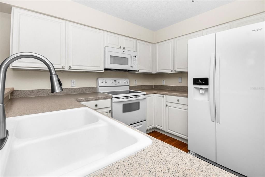 For Sale: $279,000 (2 beds, 2 baths, 1230 Square Feet)