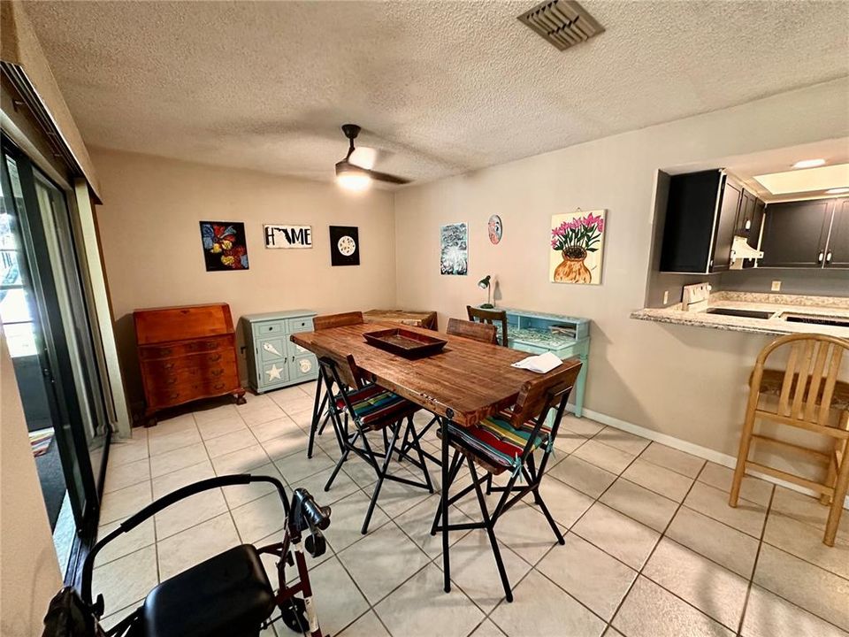 For Sale: $289,900 (2 beds, 2 baths, 1135 Square Feet)