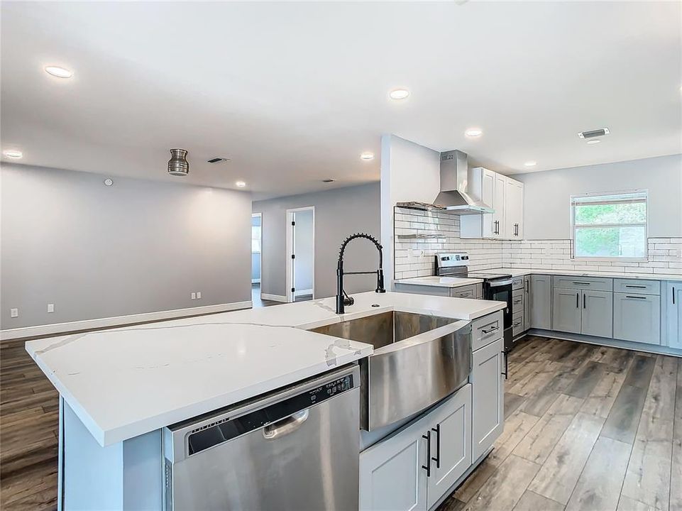 For Sale: $451,900 (3 beds, 2 baths, 1458 Square Feet)