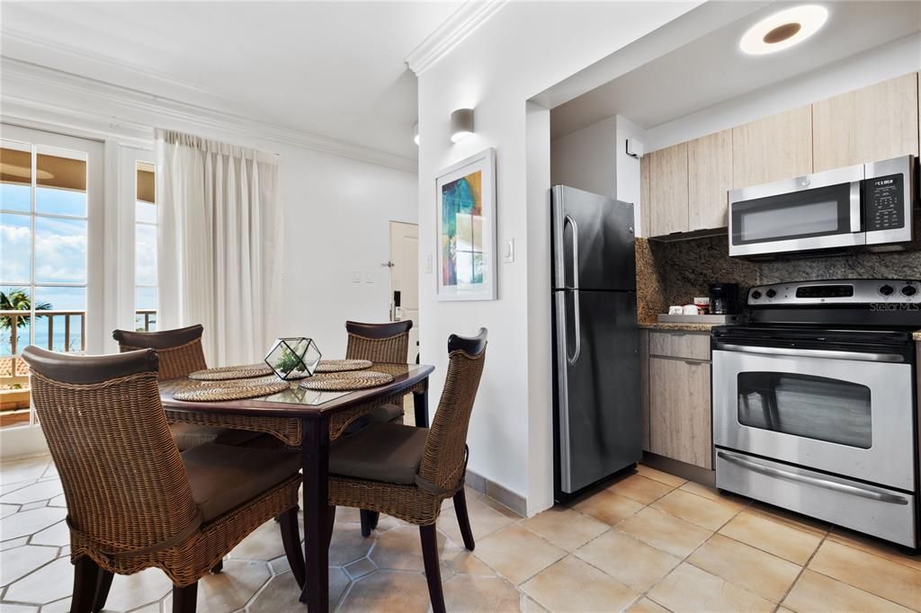 For Sale: $725,000 (1 beds, 1 baths, 833 Square Feet)