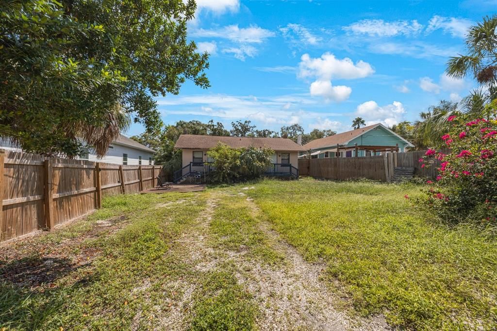 For Sale: $299,000 (3 beds, 2 baths, 912 Square Feet)