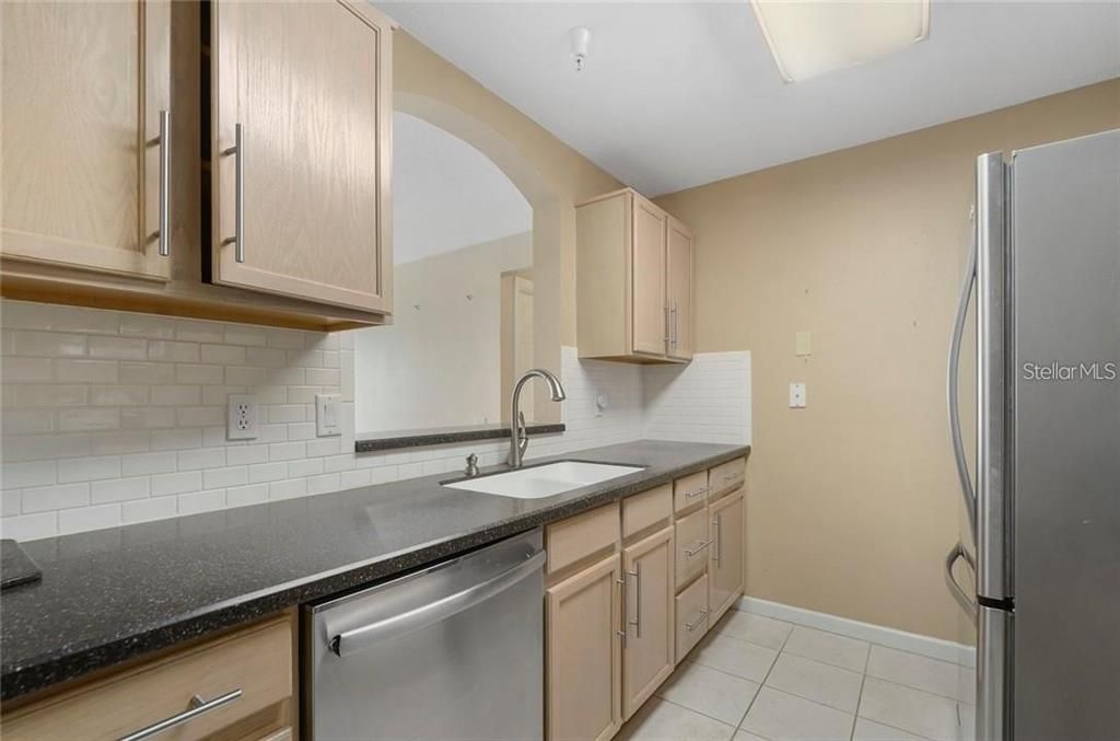 For Sale: $249,999 (2 beds, 2 baths, 1045 Square Feet)