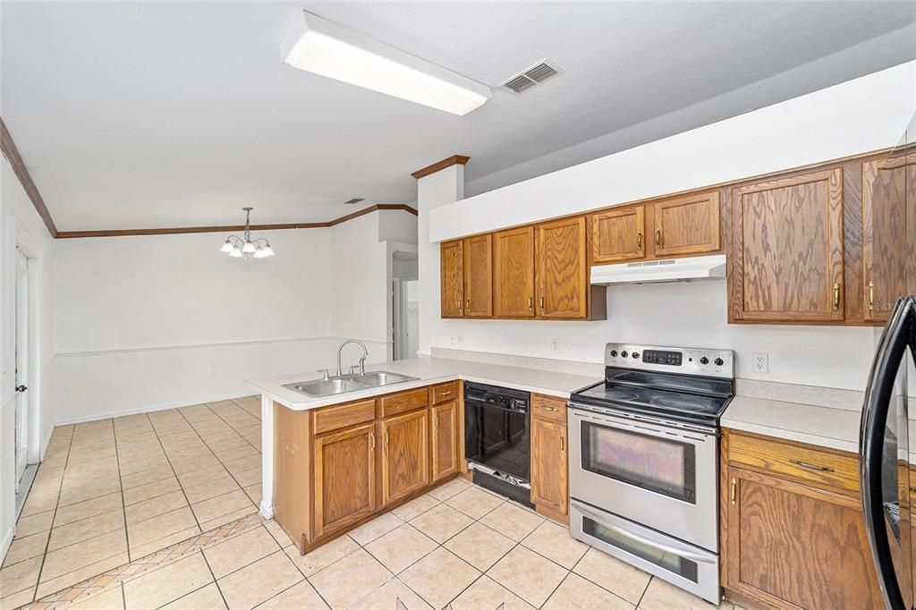 For Rent: $1,600 (3 beds, 2 baths, 1594 Square Feet)