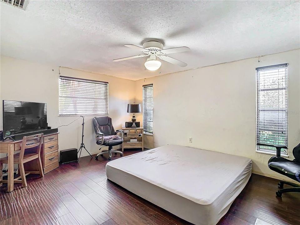 For Sale: $419,000 (2 beds, 2 baths, 1653 Square Feet)