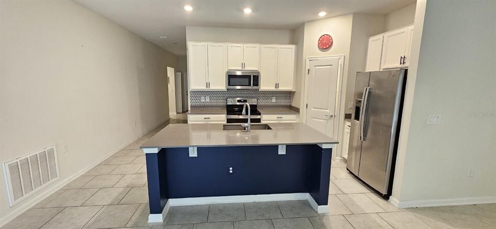 For Rent: $2,049 (3 beds, 2 baths, 1560 Square Feet)