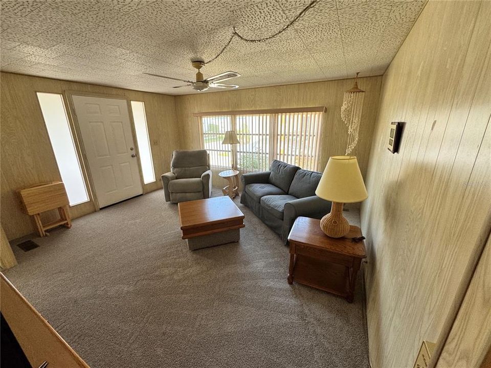 For Sale: $139,700 (2 beds, 2 baths, 1065 Square Feet)