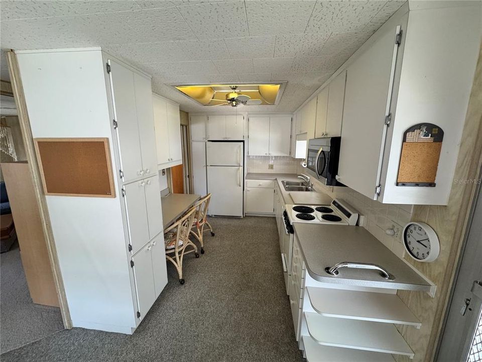 For Sale: $139,700 (2 beds, 2 baths, 1065 Square Feet)