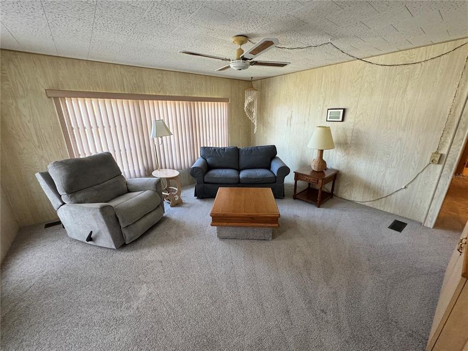 For Sale: $139,700 (2 beds, 2 baths, 1065 Square Feet)