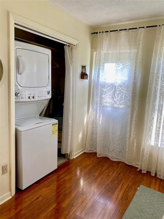 For Sale: $134,900 (1 beds, 1 baths, 950 Square Feet)