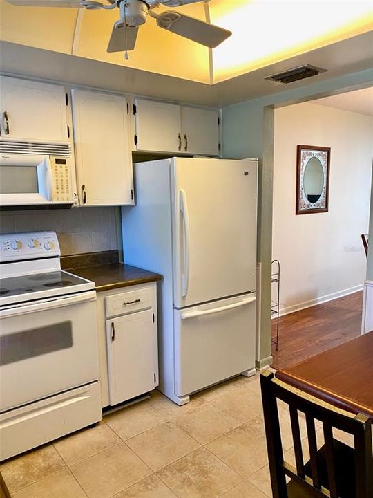 For Sale: $134,900 (1 beds, 1 baths, 950 Square Feet)