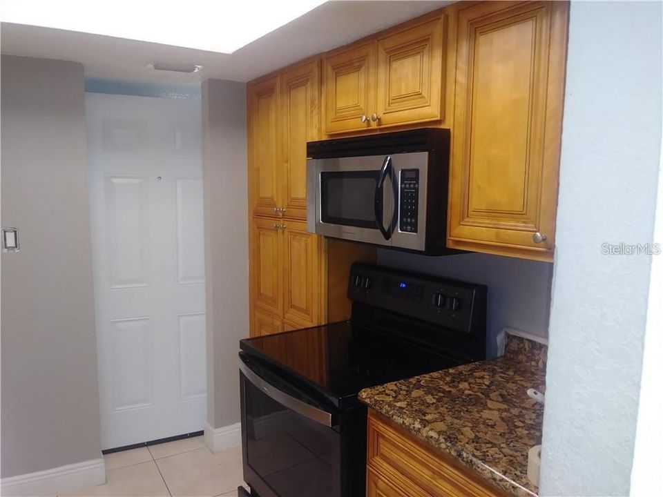 For Rent: $1,300 (1 beds, 1 baths, 756 Square Feet)