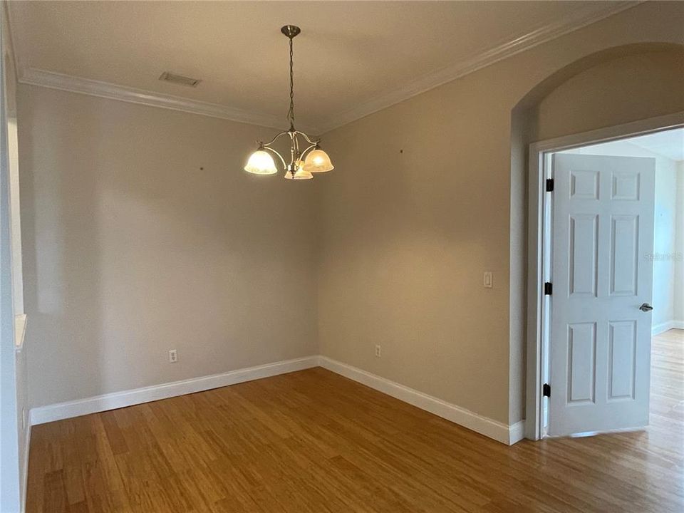 For Rent: $2,100 (3 beds, 2 baths, 1442 Square Feet)