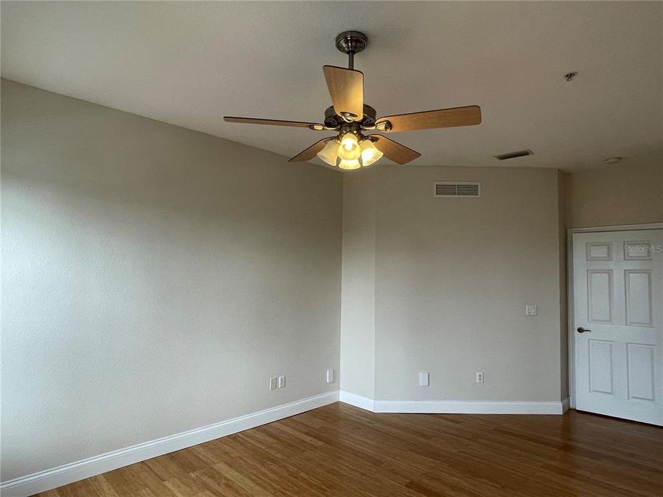 For Rent: $2,100 (3 beds, 2 baths, 1442 Square Feet)