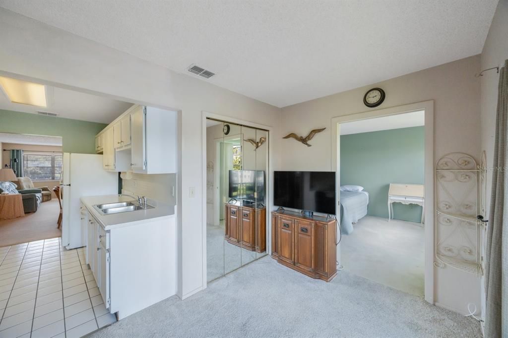 For Sale: $189,000 (2 beds, 2 baths, 1135 Square Feet)