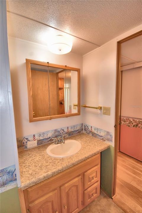 For Sale: $159,900 (2 beds, 1 baths, 940 Square Feet)