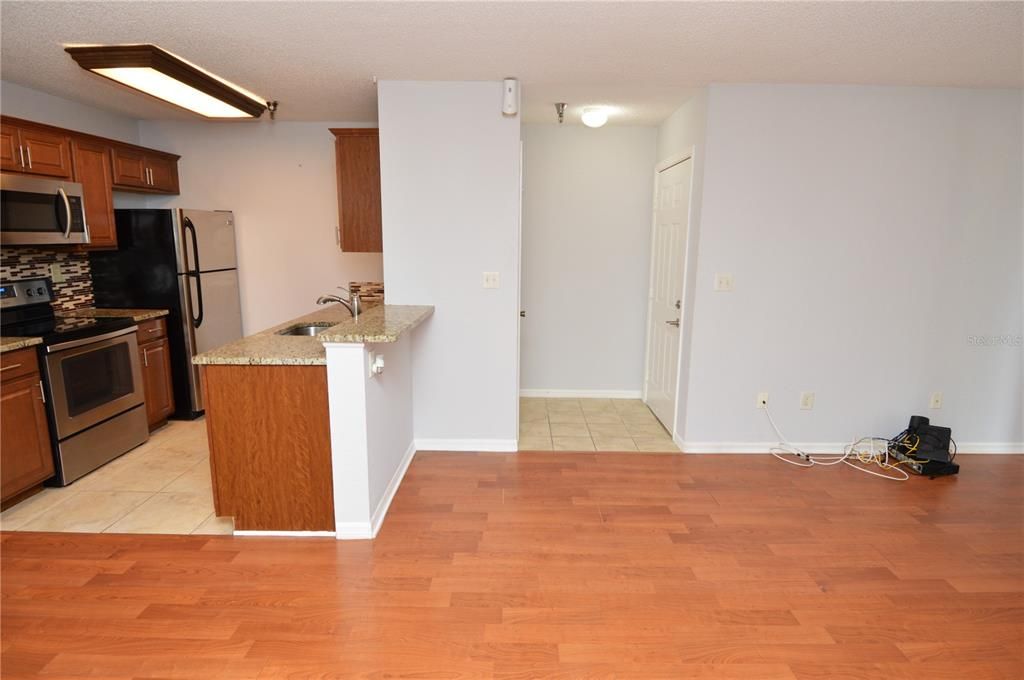 For Rent: $1,600 (1 beds, 1 baths, 742 Square Feet)